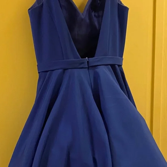 Blue dress. - Picture 3 of 4